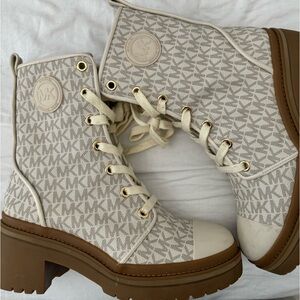 Michael kors Monogram boots